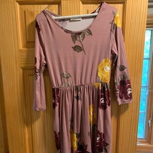 Neesee’s midi length 3/4 sleeve mauve floral dress